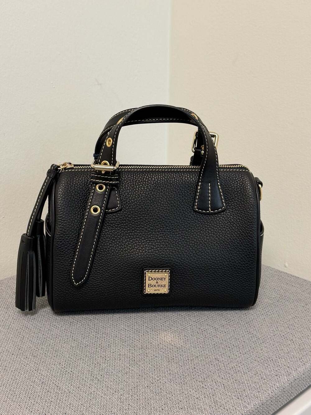 Dooney & Bourke Small Kendra Satchel Black Leather - Picture 1 of 9